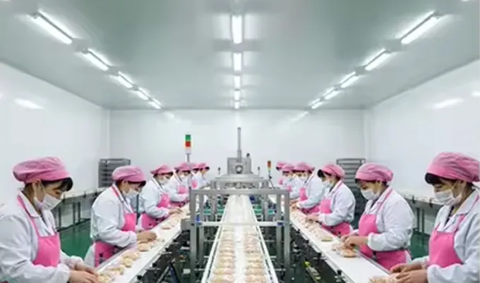 Mevrouw Lee, eigenaresse van een voedselfabriek uit Kazachstan